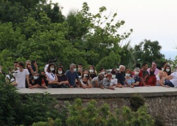 Ceset görmek için bir biriyle yarıştılar