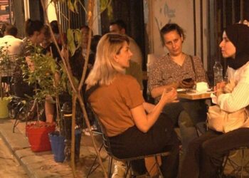 İstanbul’da kısıtlamalar sona erdi, eğlence mekanları doldu taştı