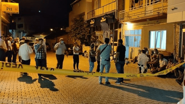 Annesini bıçaklayarak öldürdü