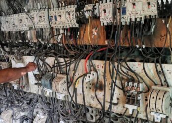 Ekonomik kriz nedeniyle bir ülke karanlığa gömüldü