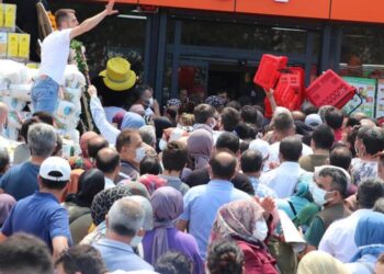 Markette indirim izdihamı