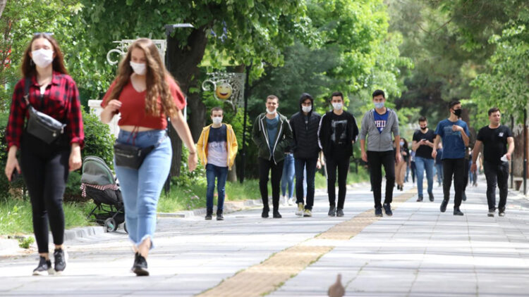 OECD raporu: 4 gençten neredeyse 3’ü ekonomiye dair endişe içinde