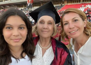 1964’te kazandığı Tıp Fakültesi’nden 2021’de mezun oldu