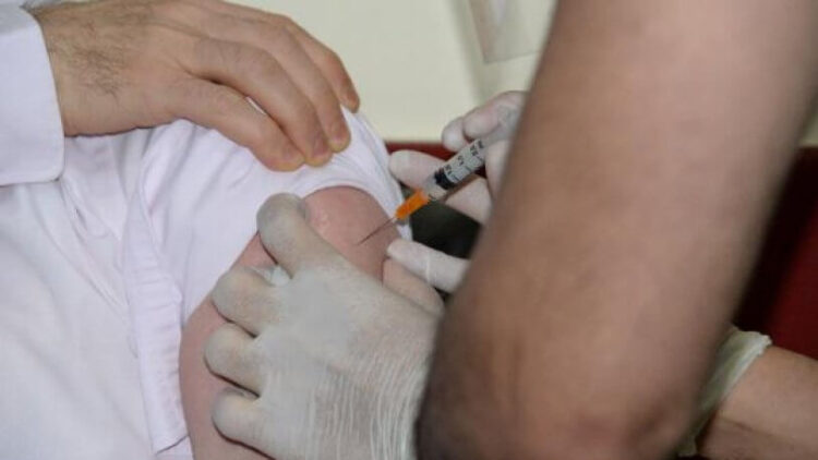 Koronavirüs geçirenlerin aşılama programında değişiklik