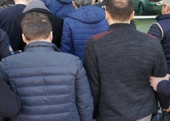FETÖ’ye gece yarısı operasyonu: Yarbayları, binbaşı ve yüzbaşılar…