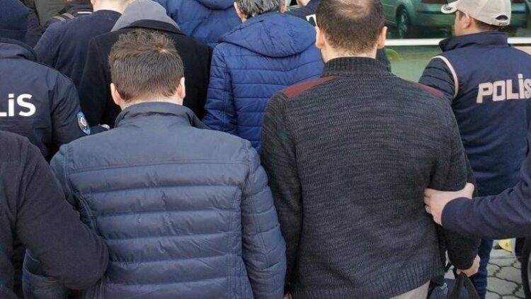 FETÖ’ye gece yarısı operasyonu: Yarbayları, binbaşı ve yüzbaşılar…