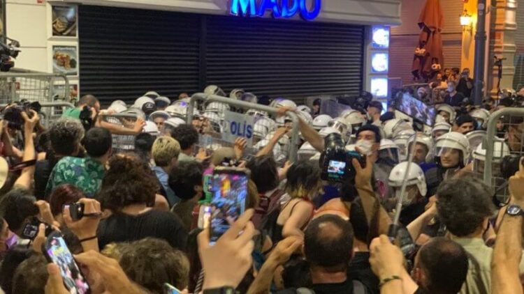 İstanbul Sözleşmesi eylemine polisten biber gazlı müdahale