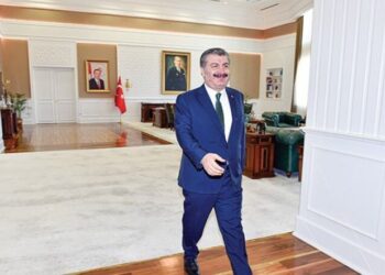 Fahrettin Koca’dan soru önergelerine şok yanıt: Web sitesine bakın