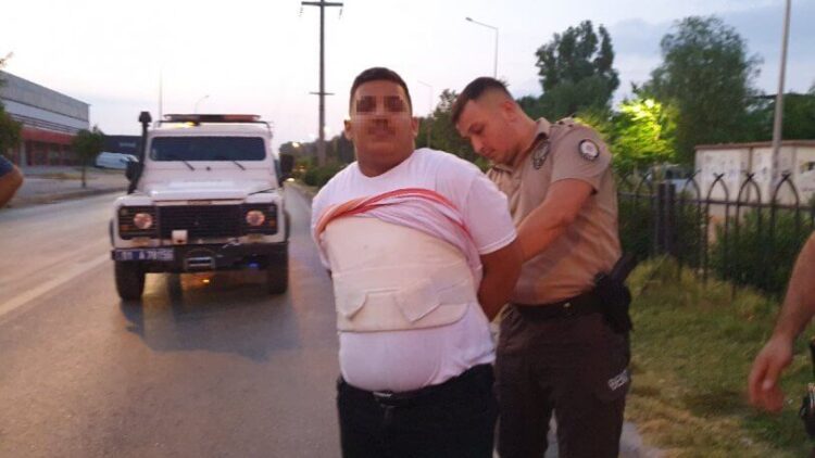 Polisten kaçarken çelik yelekle yakalandı: Hasımlarım var