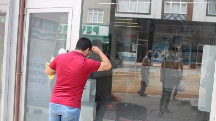 Fatura ödeme merkezinde yüzlerce kişi dolandırıldı