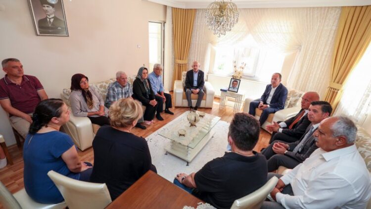 Kılıçdaroğlu, Kütahya şehidinin ailesini ziyaret etti