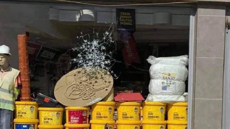 Belediye meclis üyesi MHP’li başkanı şikayet etti, iş yeri kurşunlandı