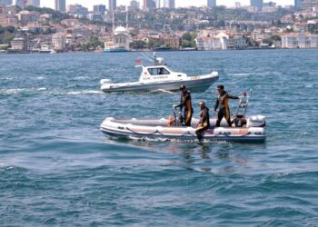 AA çalışanı denizde kayboldu