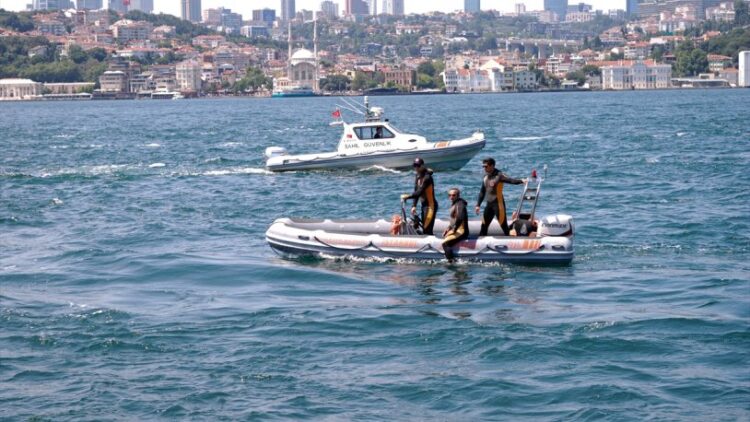 AA çalışanı denizde kayboldu