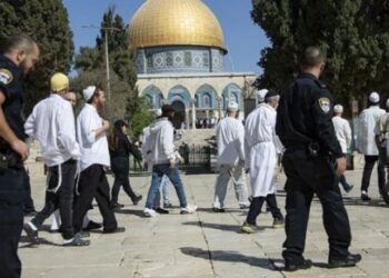 Polis korumasındaki fanatik Yahudilerden, Mescid-i Aksa’ya baskın