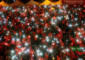 “Kılıçdaroğlu, uçaktan iner inmez CHP’lilere ‘direnme’ talimatı verdi.”