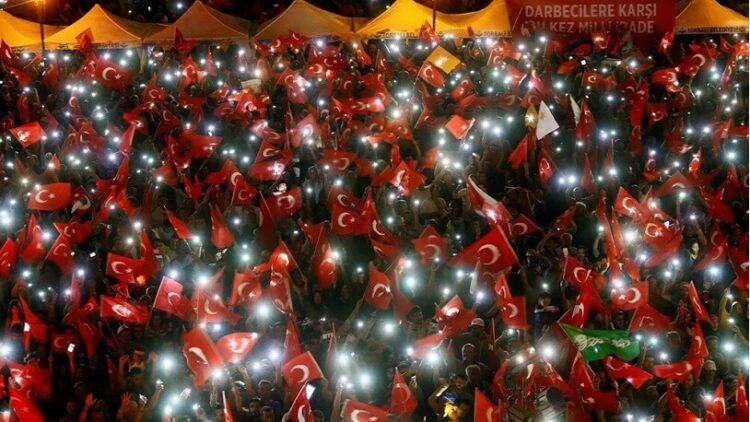 “Kılıçdaroğlu, uçaktan iner inmez CHP’lilere ‘direnme’ talimatı verdi.”