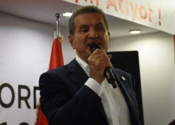 Mustafa Sarıgül kongrede baygınlık geçirdi