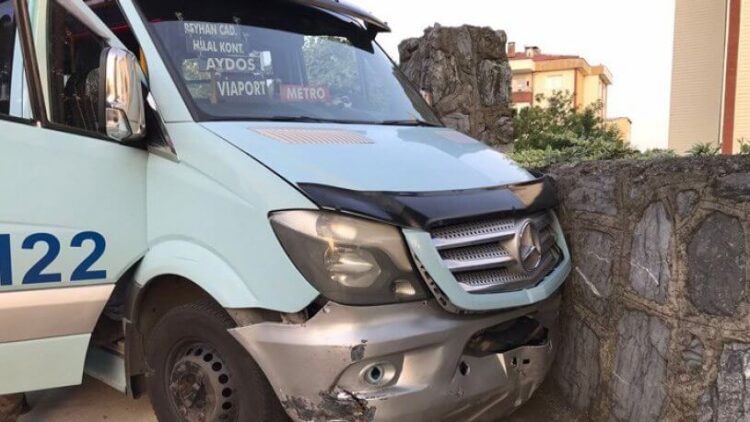 Minibüs şoförü seyir halindeyken öldürüldü