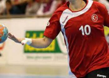 Kadın hentbolculardan bikini protestosu