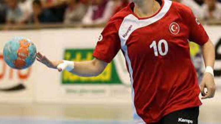 Kadın hentbolculardan bikini protestosu