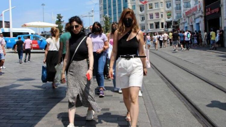 İstiklal Caddesi’nde bayram yoğunluğu