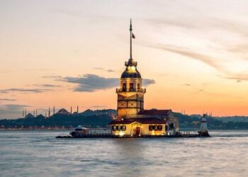 Aylardır kapalı olan Kız Kulesi çürümeye terk edildi