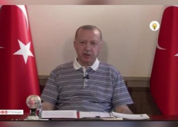 Uzmanlar yorumladı: Erdoğan’ın bayramlık tişört seçimi ne mesaj veriyor?