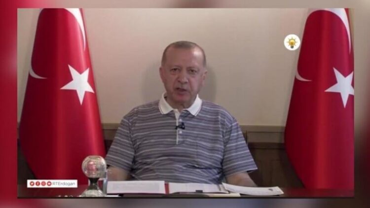 Uzmanlar yorumladı: Erdoğan’ın bayramlık tişört seçimi ne mesaj veriyor?