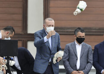 Erdoğan’ın Rize’de vatandaşa fırlattığı çayın sırrı ortaya çıktı