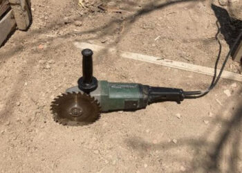 Konya’da bir vatandaş ağaç budarken boğazını kesti