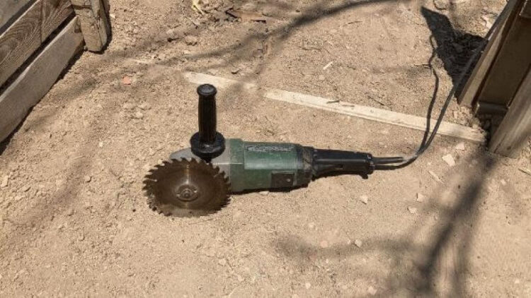 Konya’da bir vatandaş ağaç budarken boğazını kesti