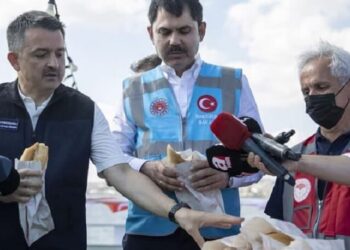 İki bakana kötü haber: Afiyetle yemişlerdi ama…