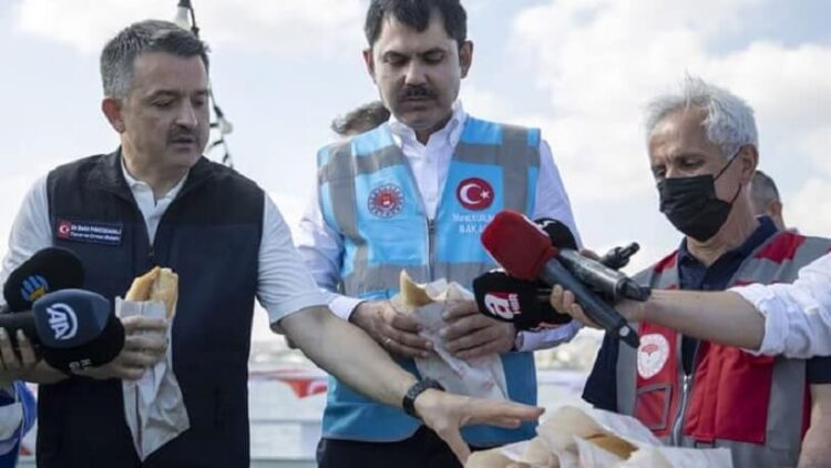 İki bakana kötü haber: Afiyetle yemişlerdi ama…