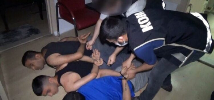 Baskın sonucu evinde ‘Sedat Peker’ yazılı tespihler ele geçirildi