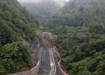 Rize’de heyelan felaketi: 3 kişi kayıp