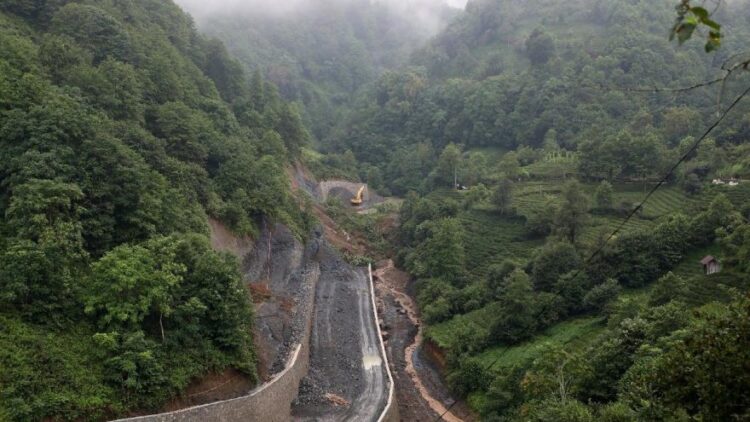 Rize’de heyelan felaketi: 3 kişi kayıp
