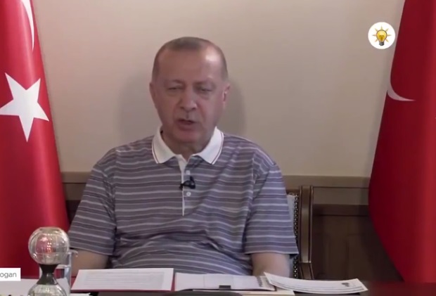 Erdoğan bayramlaşma mesajında böyle uyuyakaldı