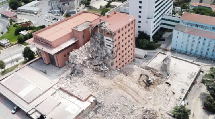 Haydarpaşa Numune Hastanesi’nde yıkım: Hastalar ve sağlıkçılar…