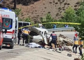 Düğüne giden aile kaza yaptı: Çok sayıda ölü var