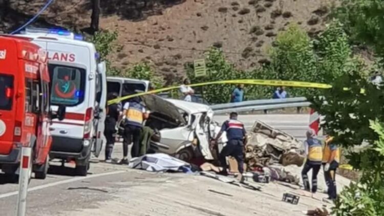 Düğüne giden aile kaza yaptı: Çok sayıda ölü var