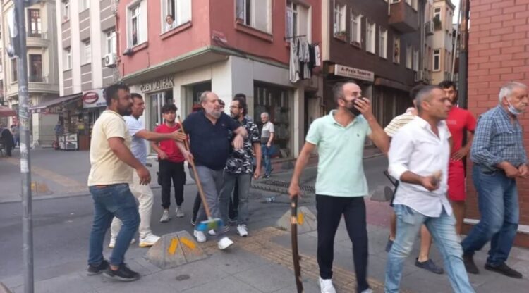 Katliam protestosuna katılanlara ve gazetecilere saldırı