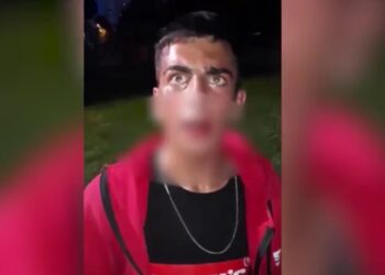 Homofobik saldırıda bulunan genç dövüldü