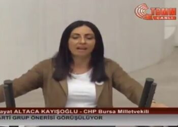 CHP’li Vekil, Meclis’te türkü söyledi