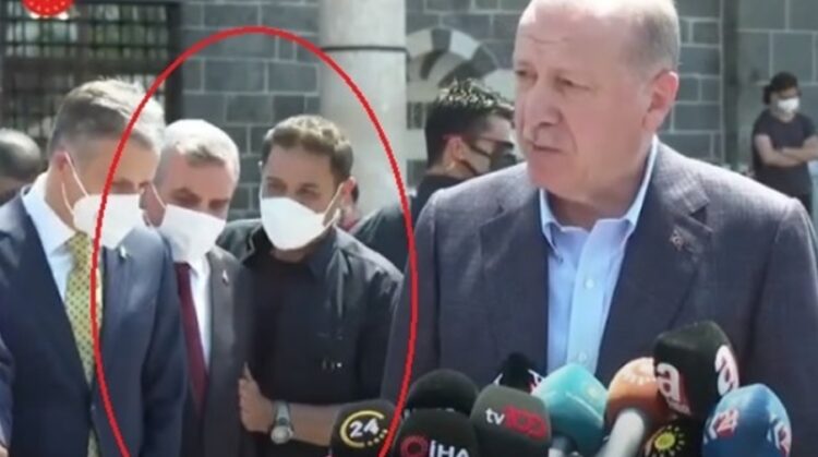 Erdoğan’ın korumalarının ittiği kişi bakın kim çıktı