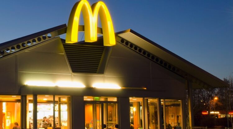 Polis kovalarken McDonald’s’a uğrayınca yakalandı