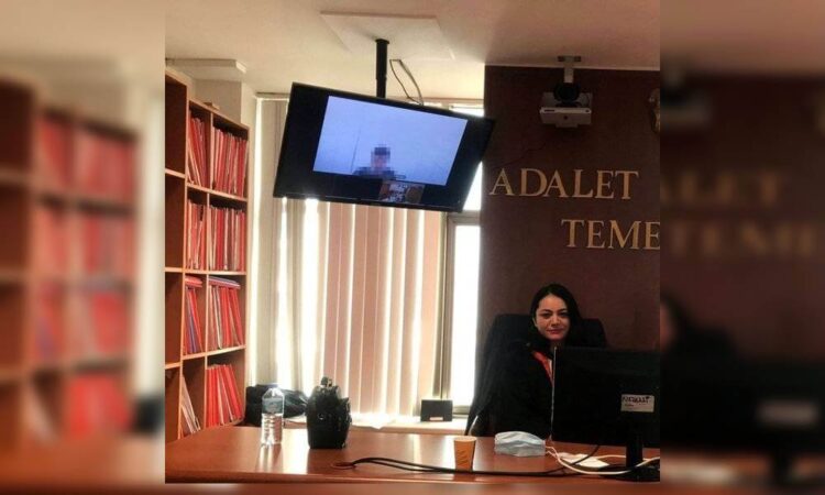 Sahte hakim duruşmaya girip yargılama da yapmış