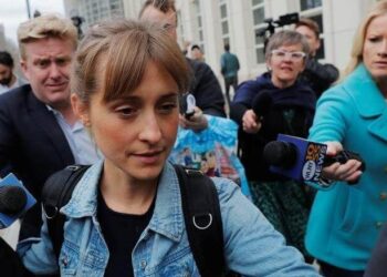 Kadınları seks tarikatına köle yapan ünlü oyuncuya üç yıl hapis