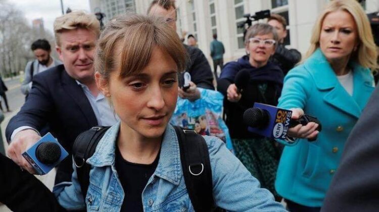 Kadınları seks tarikatına köle yapan ünlü oyuncuya üç yıl hapis