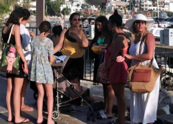 Mavi yolculukta taciz iddiası: Karanlıkta ellerini…